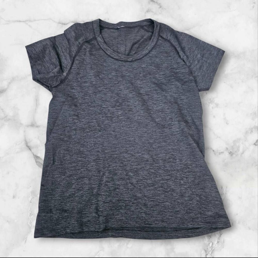Lululemon Size 4 Heathered Gray Short Sleeve Shirt